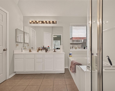 26910 Kingston Glen Lane - Photo Thumbnail 25