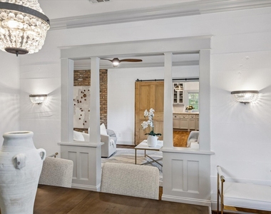 801 Walton Street - Photo Thumbnail 13