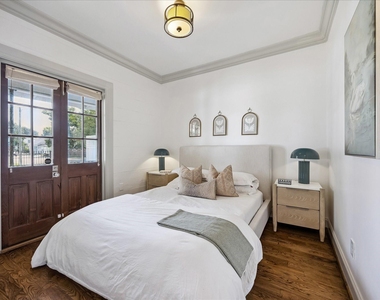 801 Walton Street - Photo Thumbnail 32