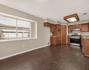 6423 Crakston Street - Photo Thumbnail 30
