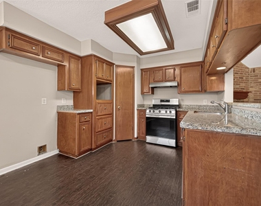 6423 Crakston Street - Photo Thumbnail 25