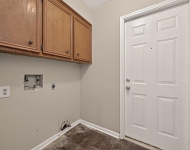 6423 Crakston Street - Photo Thumbnail 21
