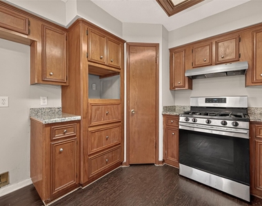 6423 Crakston Street - Photo Thumbnail 24