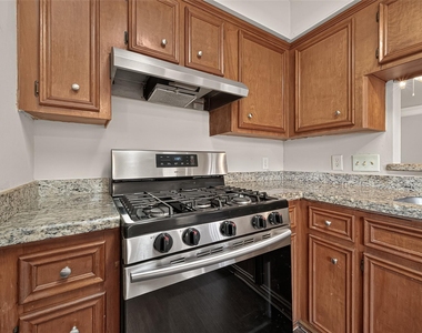 6423 Crakston Street - Photo Thumbnail 23