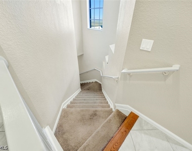 10060 Valiant Court - Photo Thumbnail 14