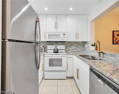 801 River Point Drive - Photo Thumbnail 4
