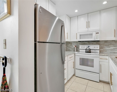 801 River Point Drive - Photo Thumbnail 6