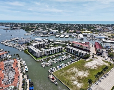 801 River Point Drive - Photo Thumbnail 25