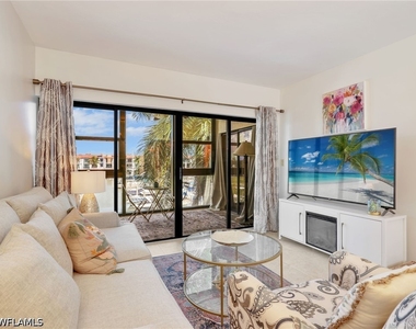 801 River Point Drive - Photo Thumbnail 10
