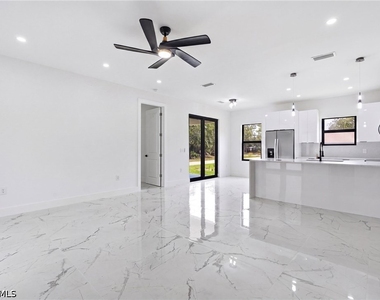 2523 56th Street W - Photo Thumbnail 5