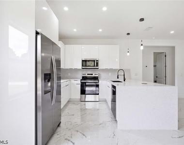 1603 Pine Avenue - Photo Thumbnail 9