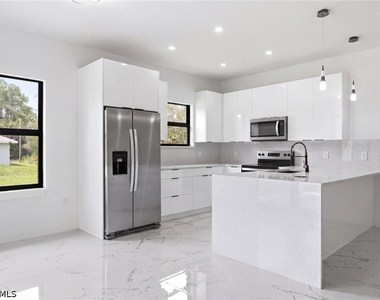 1603 Pine Avenue - Photo Thumbnail 8