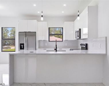 1603 Pine Avenue - Photo Thumbnail 6