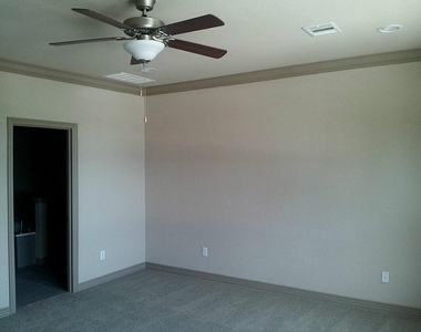 5747 Larkin Street - Photo Thumbnail 3