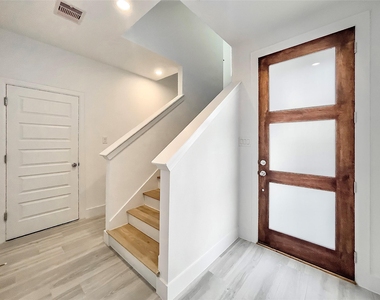 7711 Westside Villas Lane - Photo Thumbnail 4