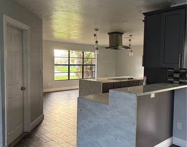 1318 Sw 9th Avenue - Photo Thumbnail 9