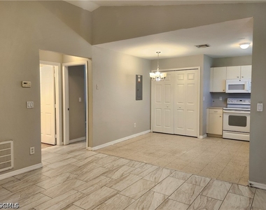 4527 19th Street Sw - Photo Thumbnail 2