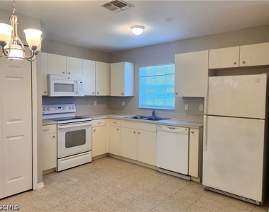 4527 19th Street Sw - Photo Thumbnail 4