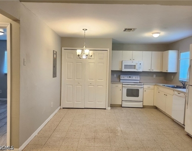 4527 19th Street Sw - Photo Thumbnail 3