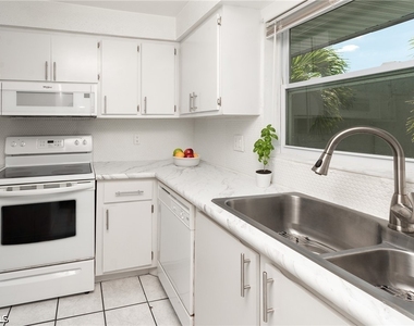 6777 Winkler Road - Photo Thumbnail 3