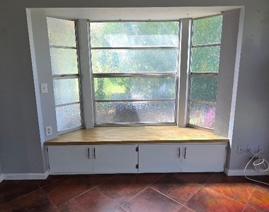 217 Beth Stacey Boulevard - Photo Thumbnail 8