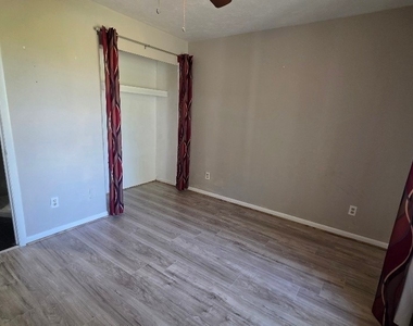 217 Beth Stacey Boulevard - Photo Thumbnail 10