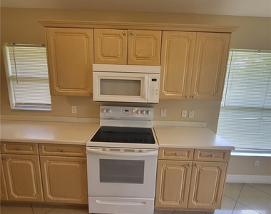 2803 8th Street W - Photo Thumbnail 3