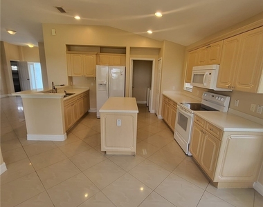 2803 8th Street W - Photo Thumbnail 2