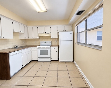 3509 Se 15th Place - Photo Thumbnail 3