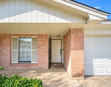 10550 Towneview Drive - Photo Thumbnail 1