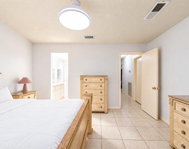 10550 Towneview Drive - Photo Thumbnail 22