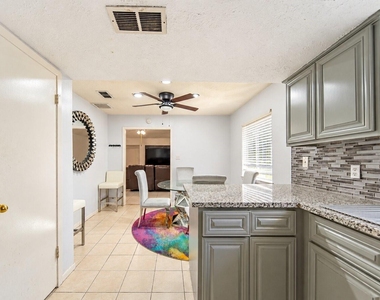 10550 Towneview Drive - Photo Thumbnail 14