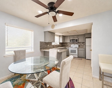 10550 Towneview Drive - Photo Thumbnail 11