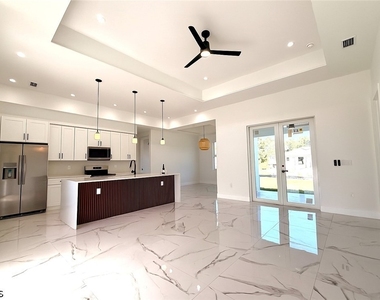 3207 67th Street W - Photo Thumbnail 1