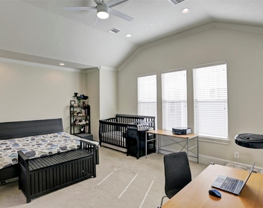 2406 Beall Street - Photo Thumbnail 16