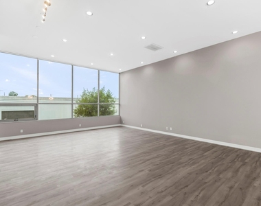 712 Parker Street - Photo Thumbnail 7
