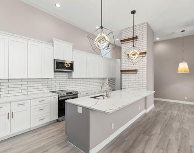 712 Parker Street - Photo Thumbnail 8