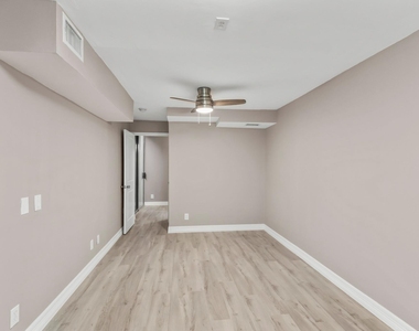 712 Parker Street - Photo Thumbnail 4