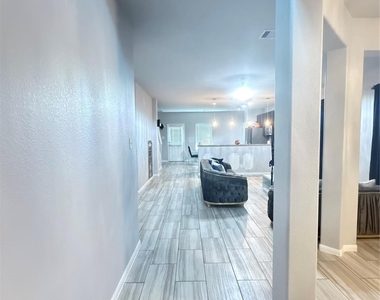 5402 Madison Lee Lane - Photo Thumbnail 2
