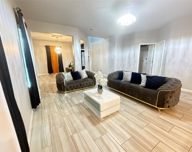 5402 Madison Lee Lane - Photo Thumbnail 4