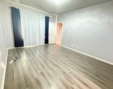 5402 Madison Lee Lane - Photo Thumbnail 9