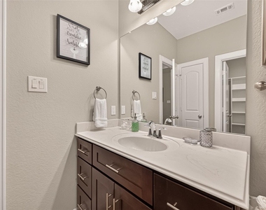 4509 Davenport Street - Photo Thumbnail 34