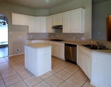 10011 Adobe Drive - Photo Thumbnail 4