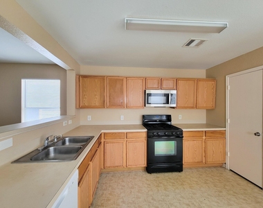 8106 Arrington Forest Lane - Photo Thumbnail 15
