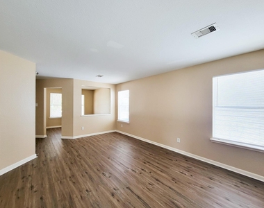 8106 Arrington Forest Lane - Photo Thumbnail 11