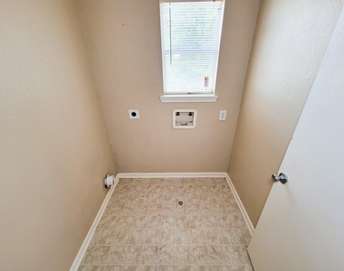 8106 Arrington Forest Lane - Photo Thumbnail 38