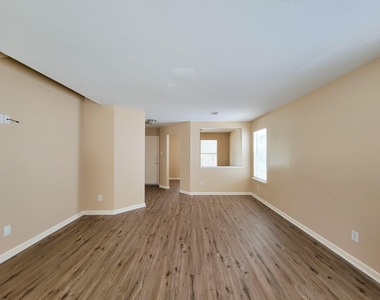 8106 Arrington Forest Lane - Photo Thumbnail 13
