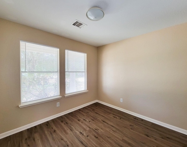 8106 Arrington Forest Lane - Photo Thumbnail 5