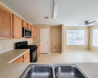 8106 Arrington Forest Lane - Photo Thumbnail 12