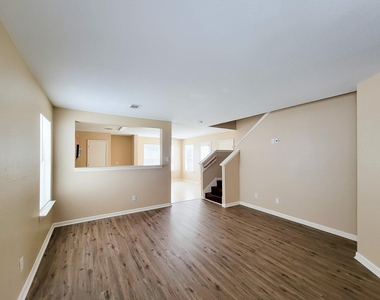 8106 Arrington Forest Lane - Photo Thumbnail 9
